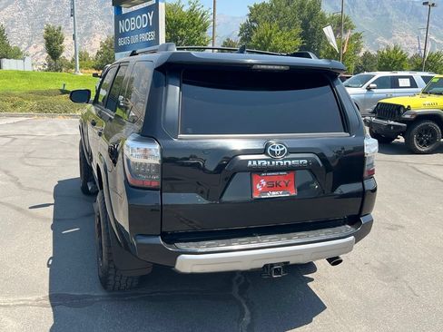Used 2020 Toyota 4Runner TRD Off-Road Premium w/ Moonroof Package AWD/4WD image 11
