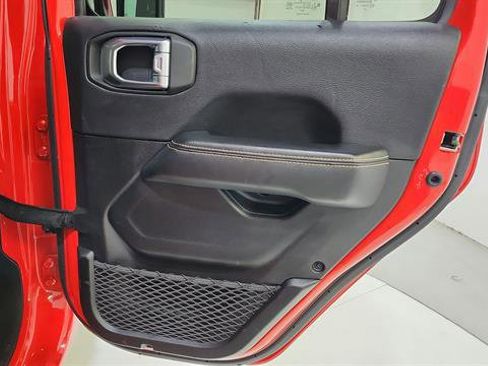Used 2025 Jeep Wrangler Unlimited Sahara AWD/4WD image 33