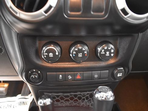 Used 2015 Jeep Wrangler Sahara w/ Connectivity Group AWD/4WD image 16
