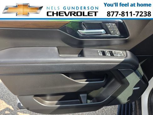 Certified 2025 Chevrolet Suburban High Country AWD/4WD image 19