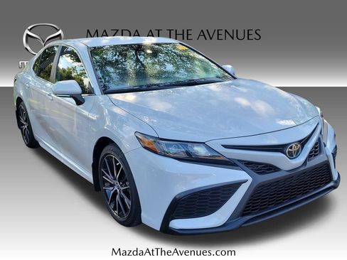 Used 2024 Toyota Camry SE FWD image 9
