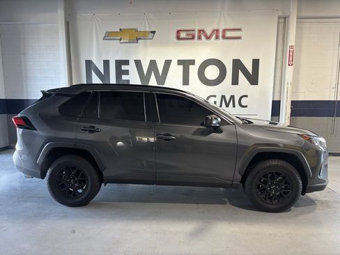 Used 2021 Toyota RAV4 LE image 21