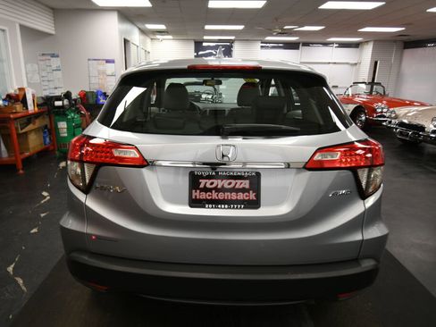 Used 2021 Honda HR-V LX image 7