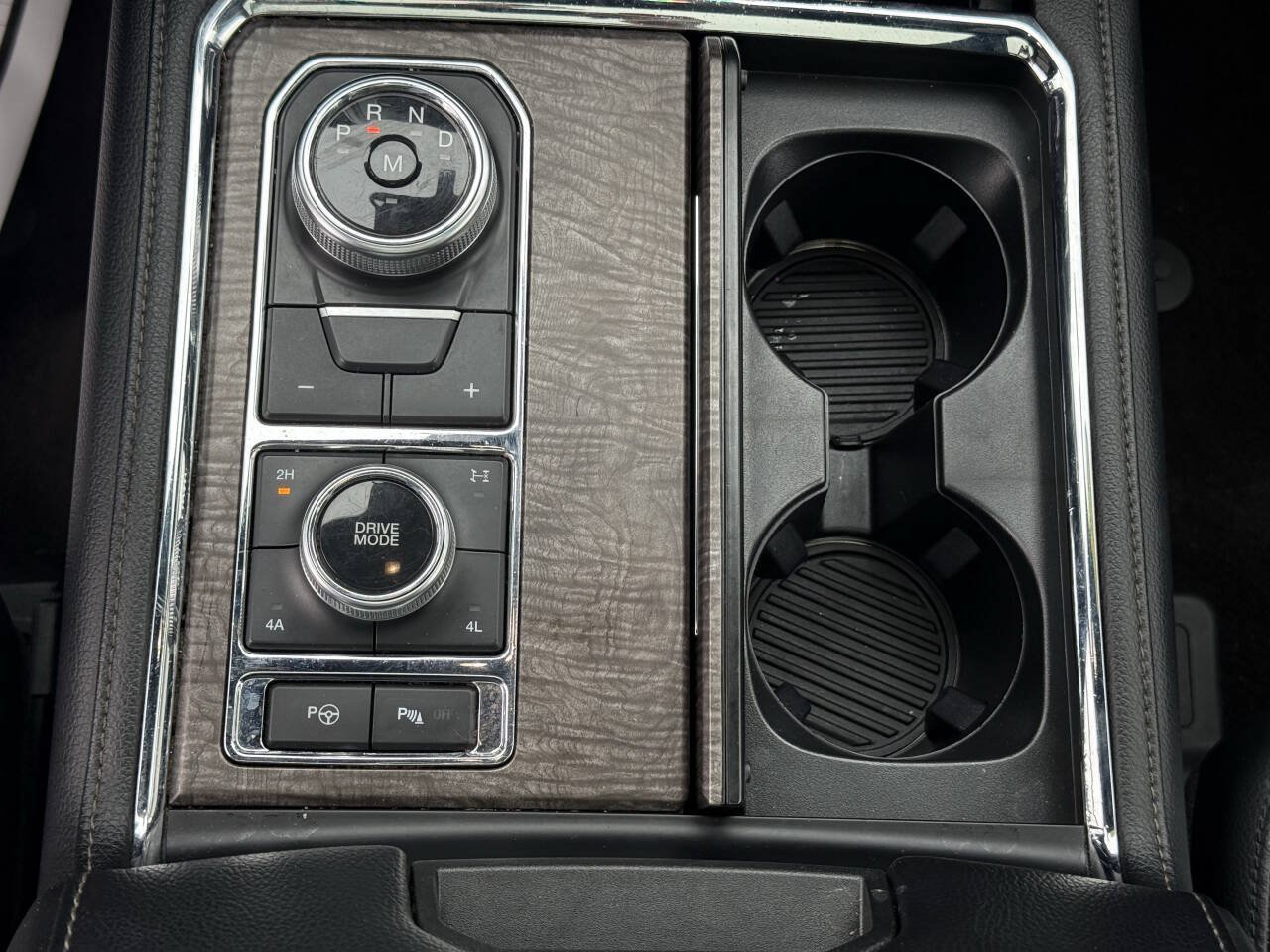 Used 2019 Ford Expedition Limited w/ Equipment Group 302A AWD/4WD image 29
