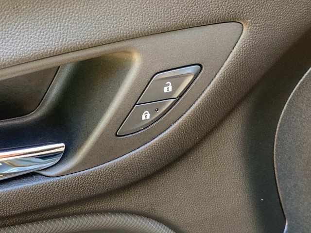 Used 2022 Chevrolet Equinox RS w/ Infotainment Package FWD image 14
