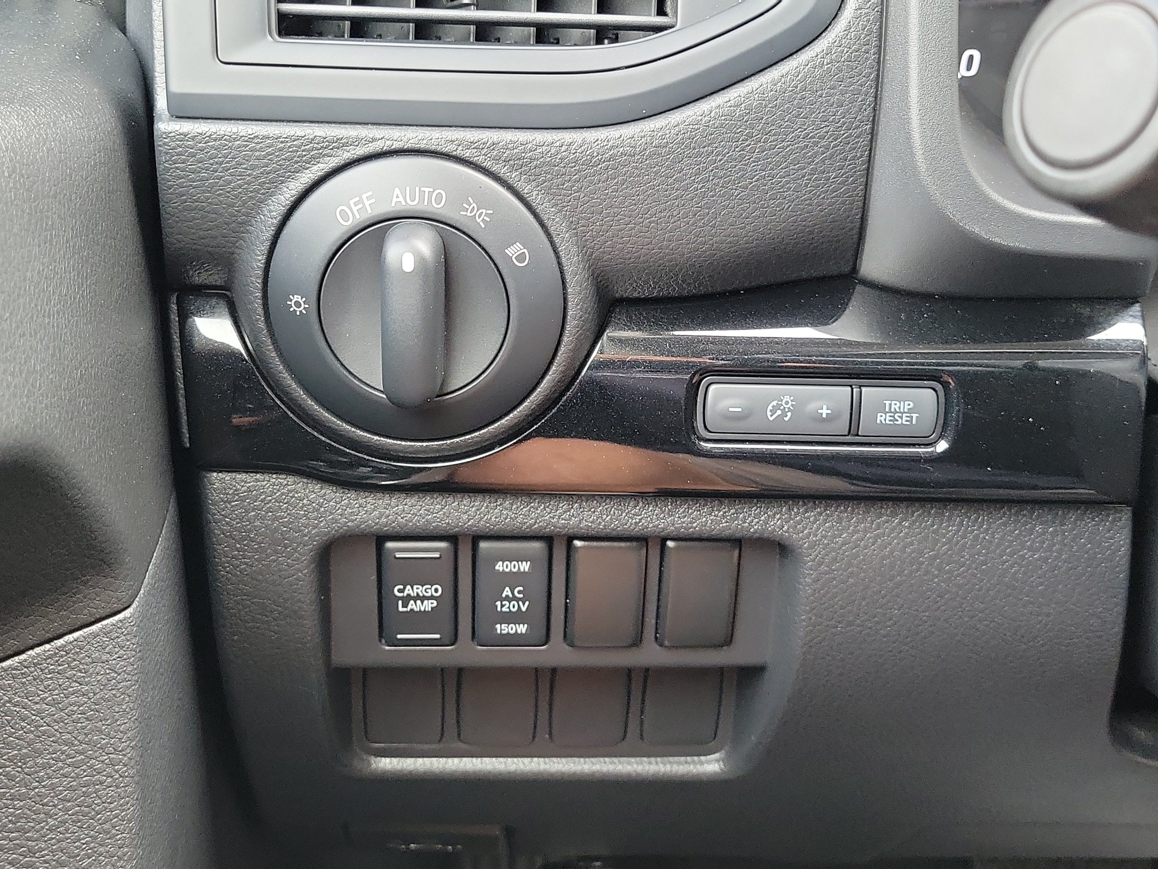 Used 2023 Nissan Titan SV w/ SV Convenience Package RWD image 28