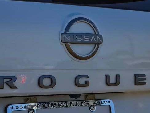 Used 2025 Nissan Rogue SV FWD image 22