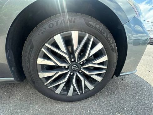 Used 2024 Nissan Altima 2.5 SV FWD image 4