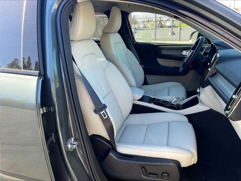 New 2026 Volvo XC40 B5 Plus w/ Protection Package Premier image 31