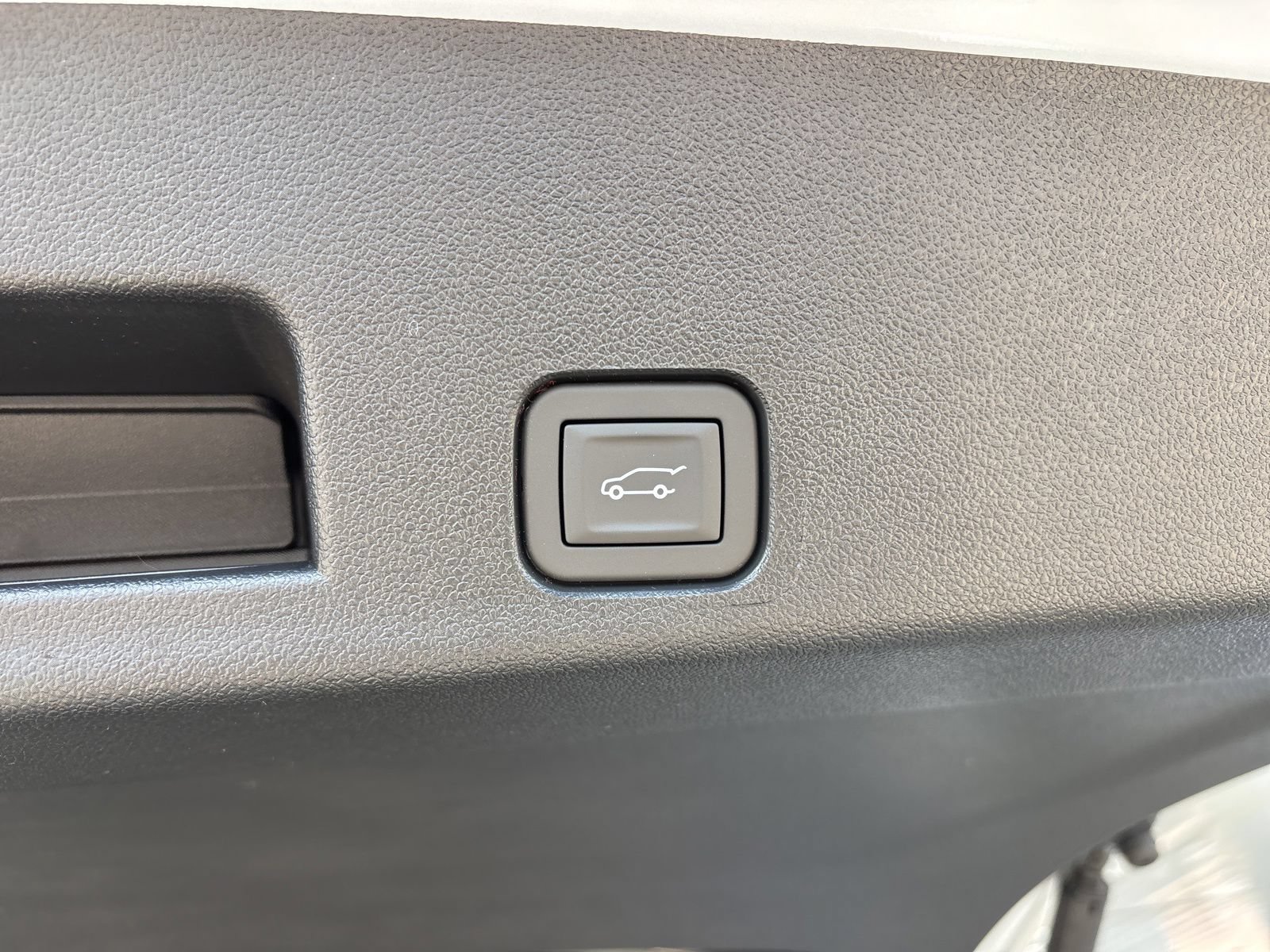 New 2026 Chevrolet Traverse RS w/ LPO, Floor Liner Package FWD image 21