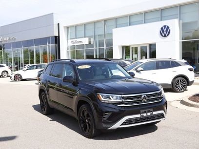 Used 2023 Volkswagen Atlas SE w/ Panoramic Sunroof Package