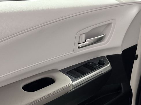 Used 2025 Toyota Sienna XLE image 15