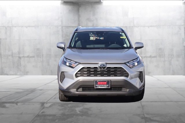 Used 2025 Toyota RAV4 XLE AWD/4WD image 4