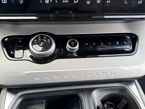 Certified 2025 Ford Expedition Active AWD/4WD image 10