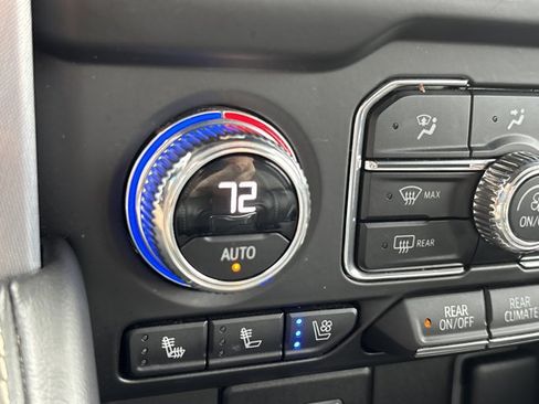 Used 2023 GMC Yukon SLT AWD/4WD image 42