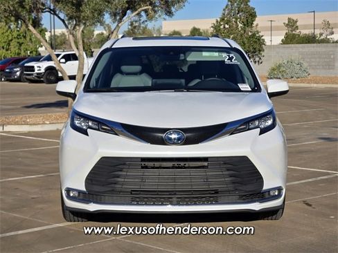 Used 2022 Toyota Sienna XLE image 8