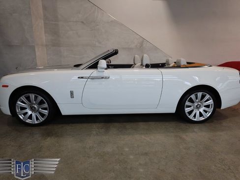 Used 2017 Rolls-Royce Dawn RWD image 48