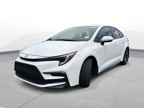 Used 2024 Toyota Corolla XSE FWD image 2