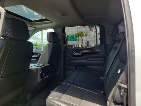 Used 2024 GMC Sierra 1500 Denali w/ Technology Package AWD/4WD image 15