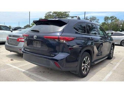 Used 2021 Toyota Highlander XLE FWD image 4