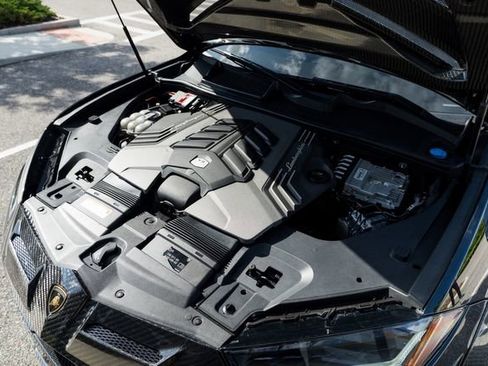 Used 2022 Lamborghini Urus AWD/4WD image 37