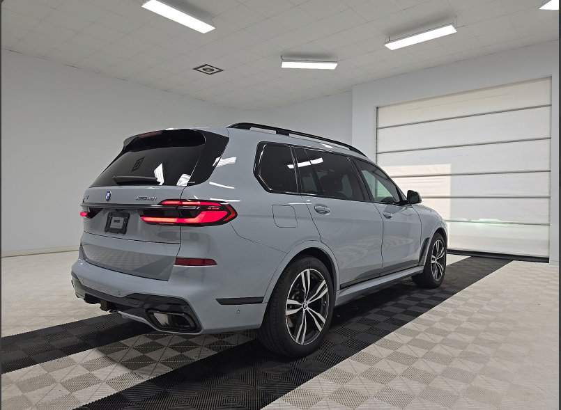 Used 2024 BMW X7 xDrive40i w/ M Sport Package AWD/4WD image 6