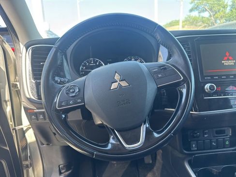 Used 2020 Mitsubishi Outlander LE FWD image 3