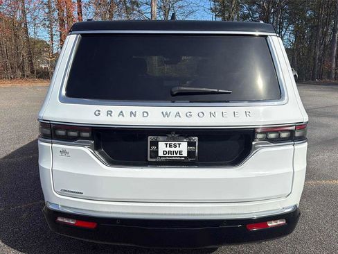 Used 2023 Jeep Grand Wagoneer 4WD image 7