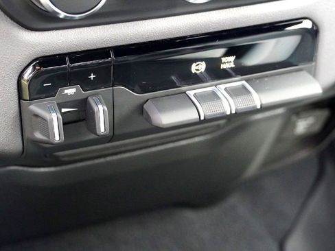 Used 2022 RAM 2500 Big Horn w/ Cold Weather Group image 19