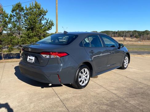 Used 2025 Toyota Corolla LE image 6