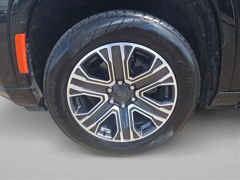 Used 2023 Jeep Wagoneer L Series II AWD/4WD image 25