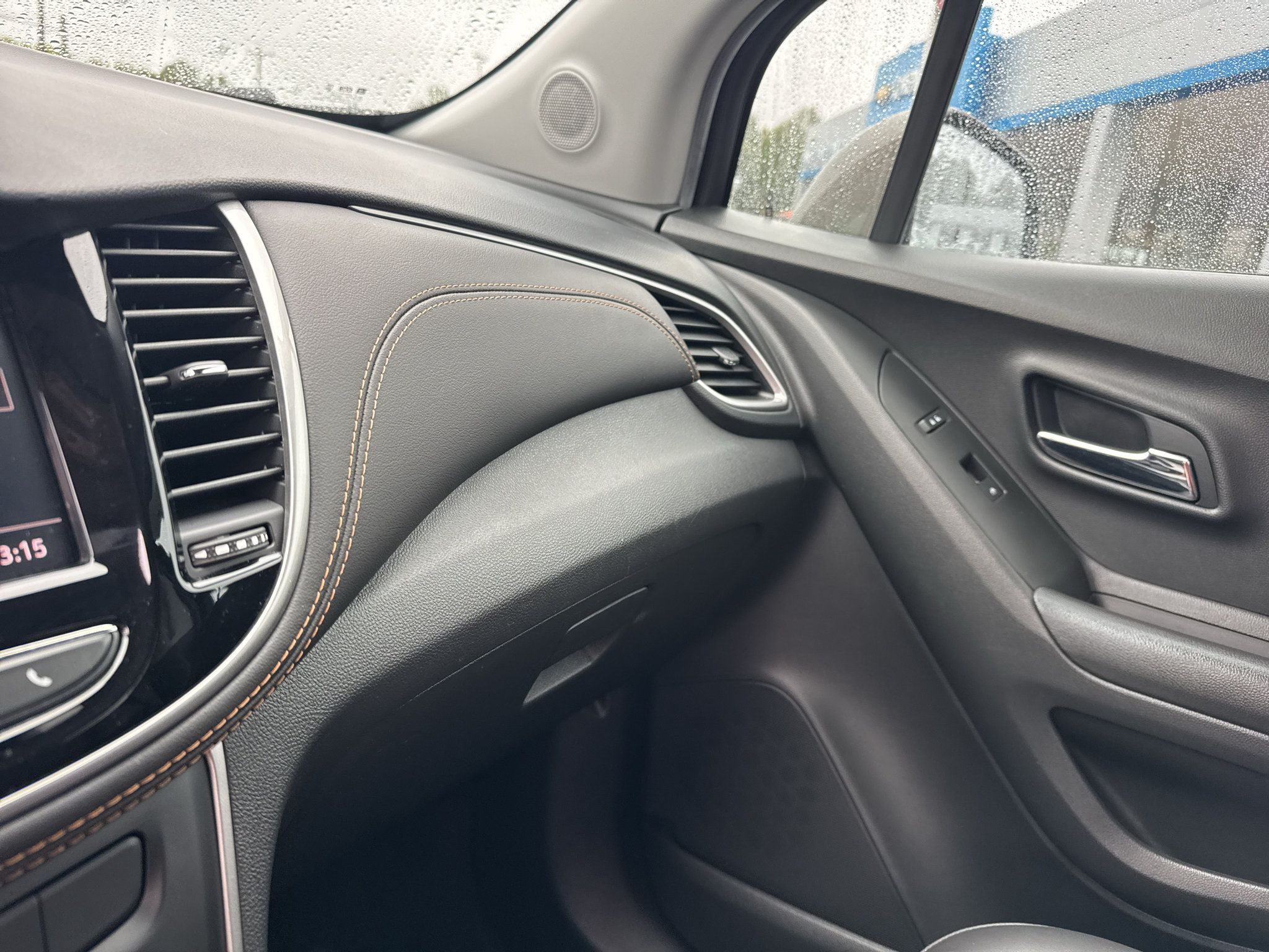 Used 2021 Chevrolet Trax LT w/ Sport Edition FWD image 15