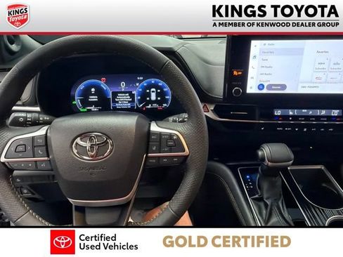 Used 2025 Toyota Sienna XLE Woodland Edition AWD/4WD image 21