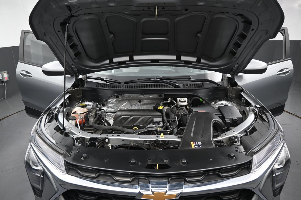 Used 2024 Chevrolet Trax LS w/ LS Convenience Package FWD image 31