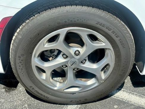 Used 2023 Chrysler Pacifica Limited image 30