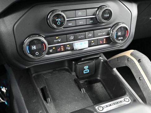 Used 2025 Ford Bronco Badlands AWD/4WD image 43