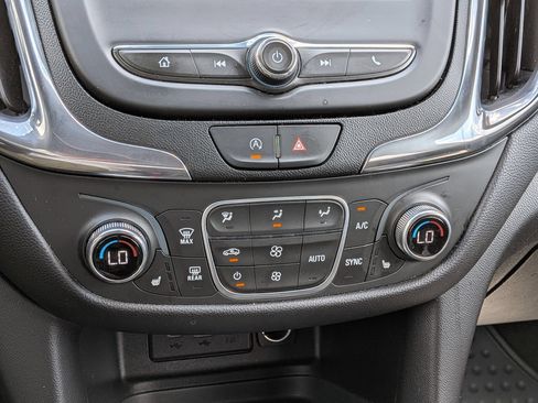Used 2022 Chevrolet Equinox LT FWD image 24