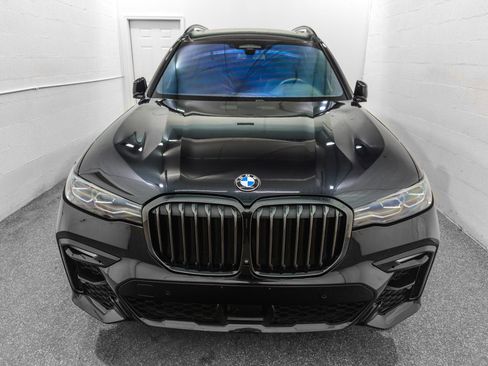 Used 2022 BMW X7 xDrive40i w/ M Sport Package AWD/4WD image 3