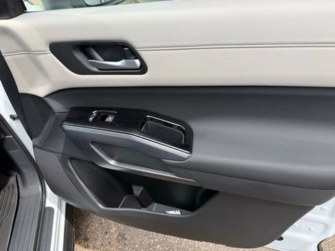 New 2026 Nissan Pathfinder SL FWD image 25