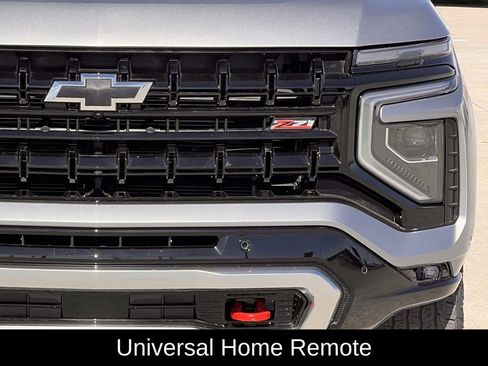 Used 2025 Chevrolet Suburban Z71 image 11