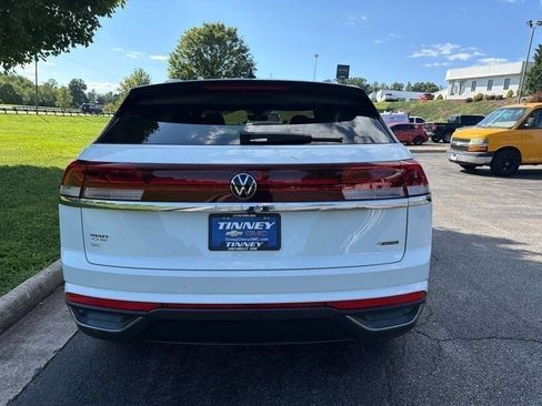 Used 2025 Volkswagen Atlas Cross Sport SE AWD/4WD image 6