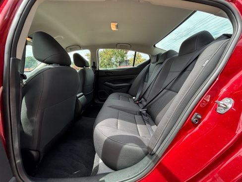 Used 2025 Nissan Altima 2.5 SV FWD image 21