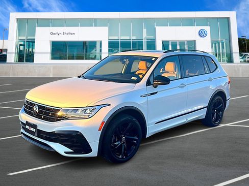 Used 2024 Volkswagen Tiguan SE R-Line image 1
