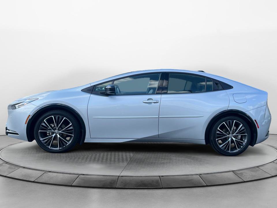Used 2025 Toyota Prius Limited FWD image 4