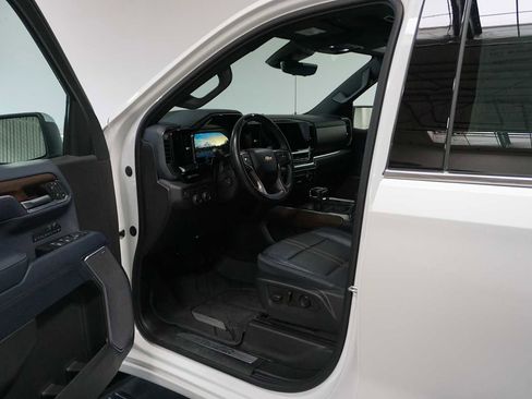 Used 2023 Chevrolet Silverado 1500 High Country w/ Technology Package image 6