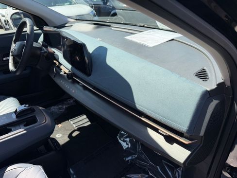 Used 2024 Nissan Ariya AWD image 36