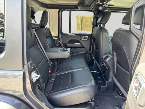 Used 2022 Jeep Wrangler Unlimited Sahara w/ Cold Weather Group AWD/4WD image 13