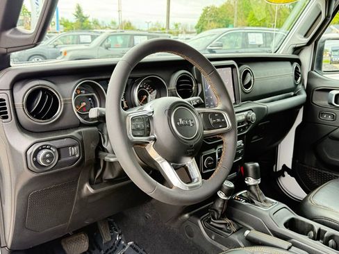 Used 2023 Jeep Gladiator Overland AWD/4WD image 15