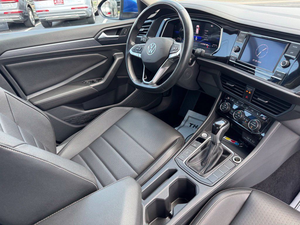 Used 2024 Volkswagen Jetta SE FWD image 31