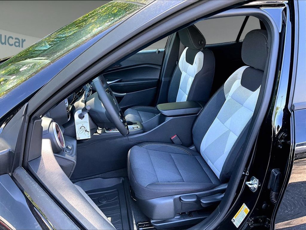 New 2026 Chevrolet Trax RS w/ Sunroof Package FWD image 11